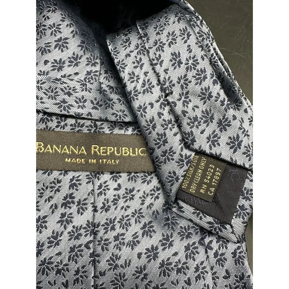 Banana Republic Silk Tie‎ Blue Preppy Classy Made in Italy